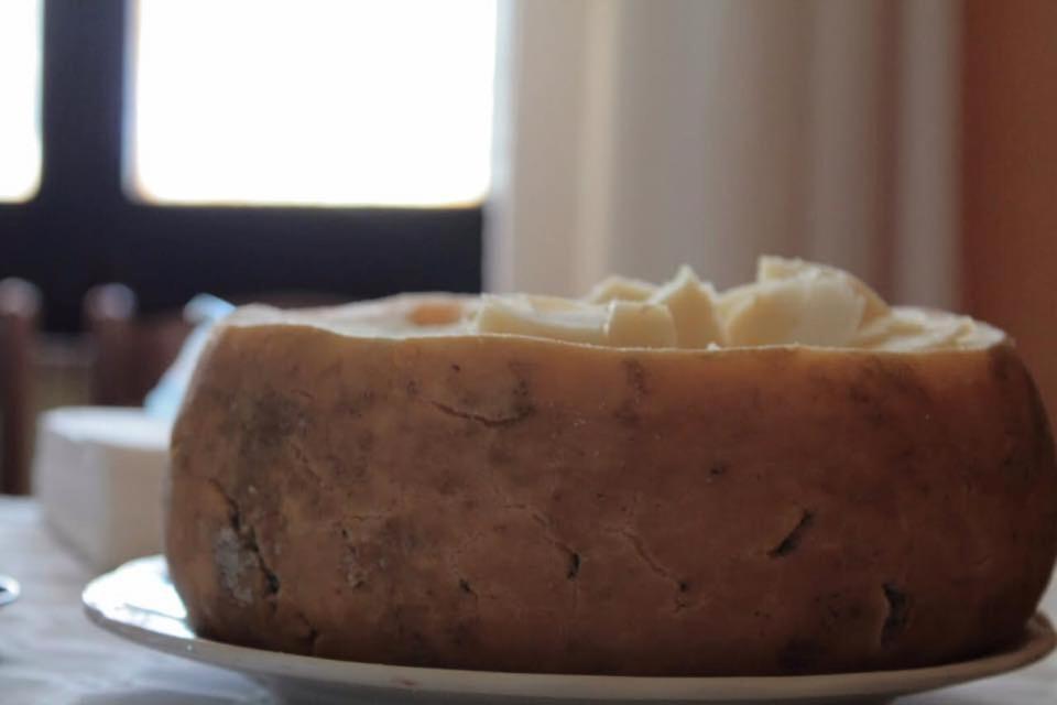 Agriturismo E Antica Fattoria Matteu Bed & Breakfast เตวลาดา ภายนอก รูปภาพ