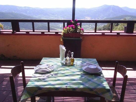 Agriturismo E Antica Fattoria Matteu Bed & Breakfast เตวลาดา ภายนอก รูปภาพ