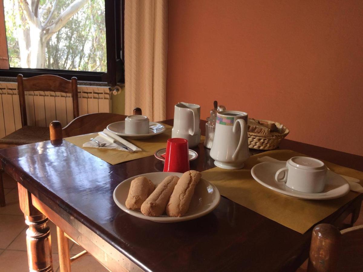 Agriturismo E Antica Fattoria Matteu Bed & Breakfast เตวลาดา ภายนอก รูปภาพ